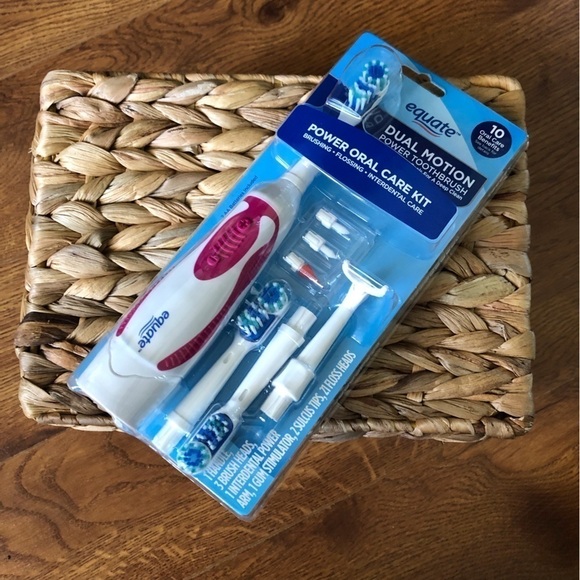 Equate: Dual Motion power toothbrush set - Picture 1 of 2